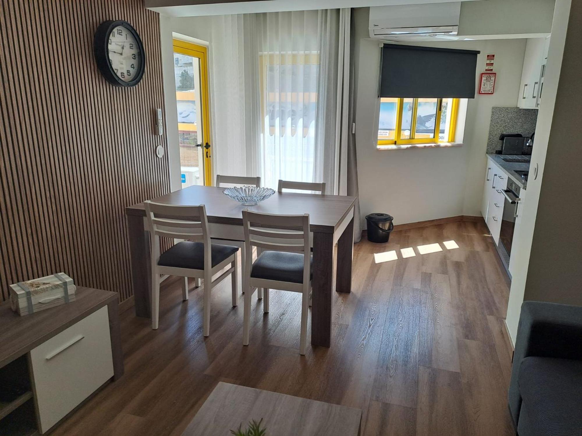 Oasis Apartment, Da Rocha *
