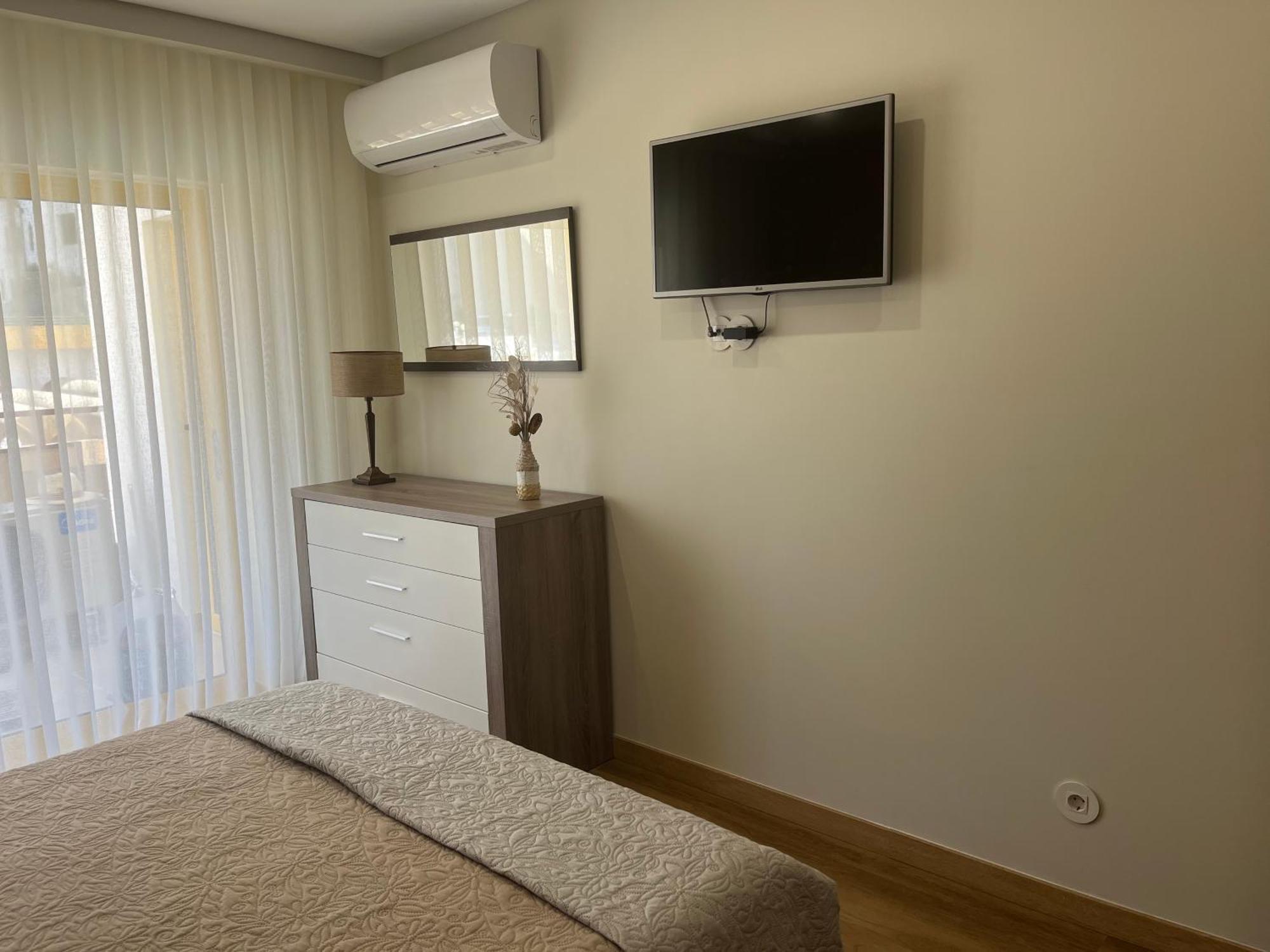 Oasis Apartment, Da Rocha *